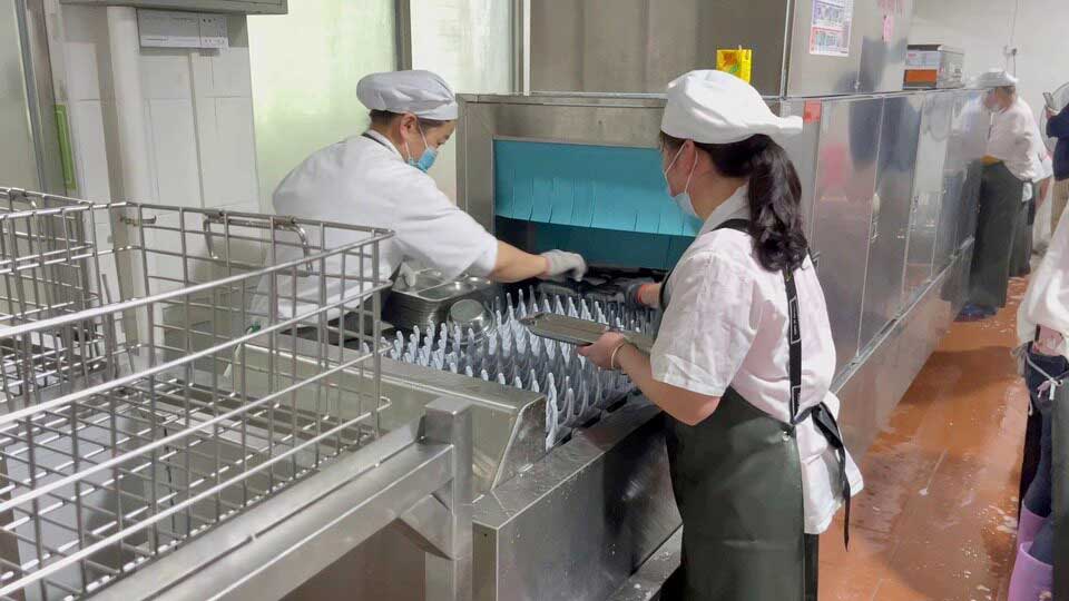 学校食堂长龙洗碗机常见问题：省人工到底能省多少？