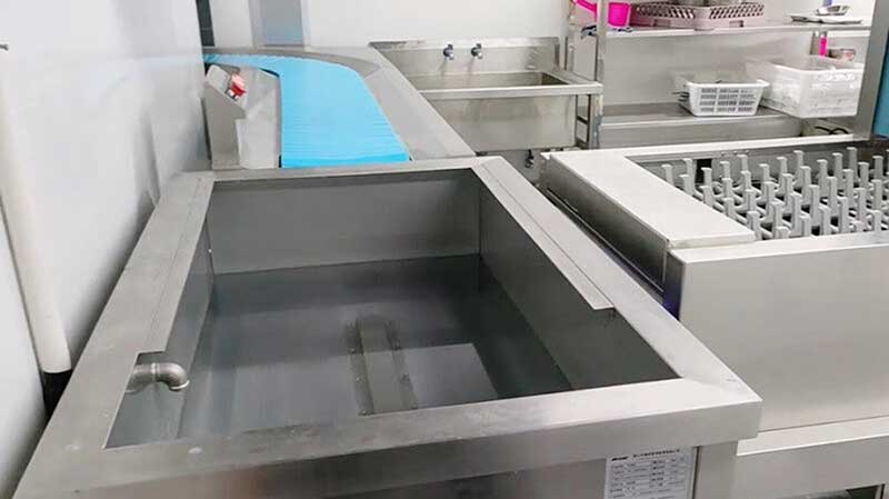 驰能长龙洗碗机搭配输送带高效清洗餐具