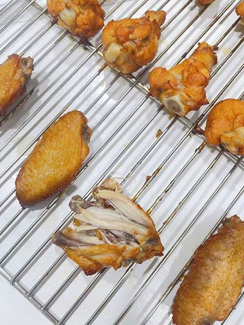 万能蒸烤箱烤出来的鸡翅和鸡腿