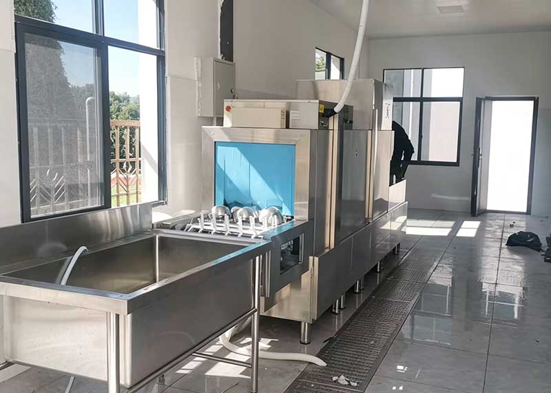 一台长龙洗碗机，一小时洗2000套餐具