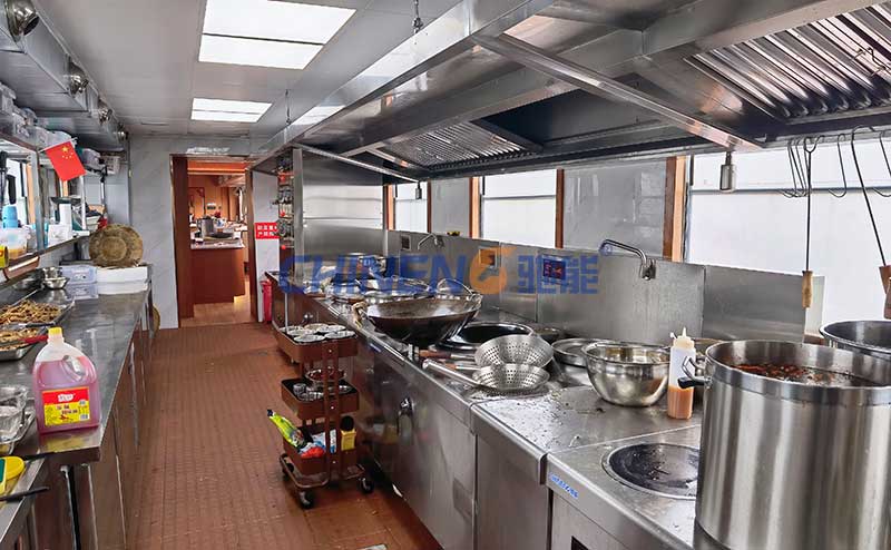 火车创意餐厅烹饪区采用电磁设备
